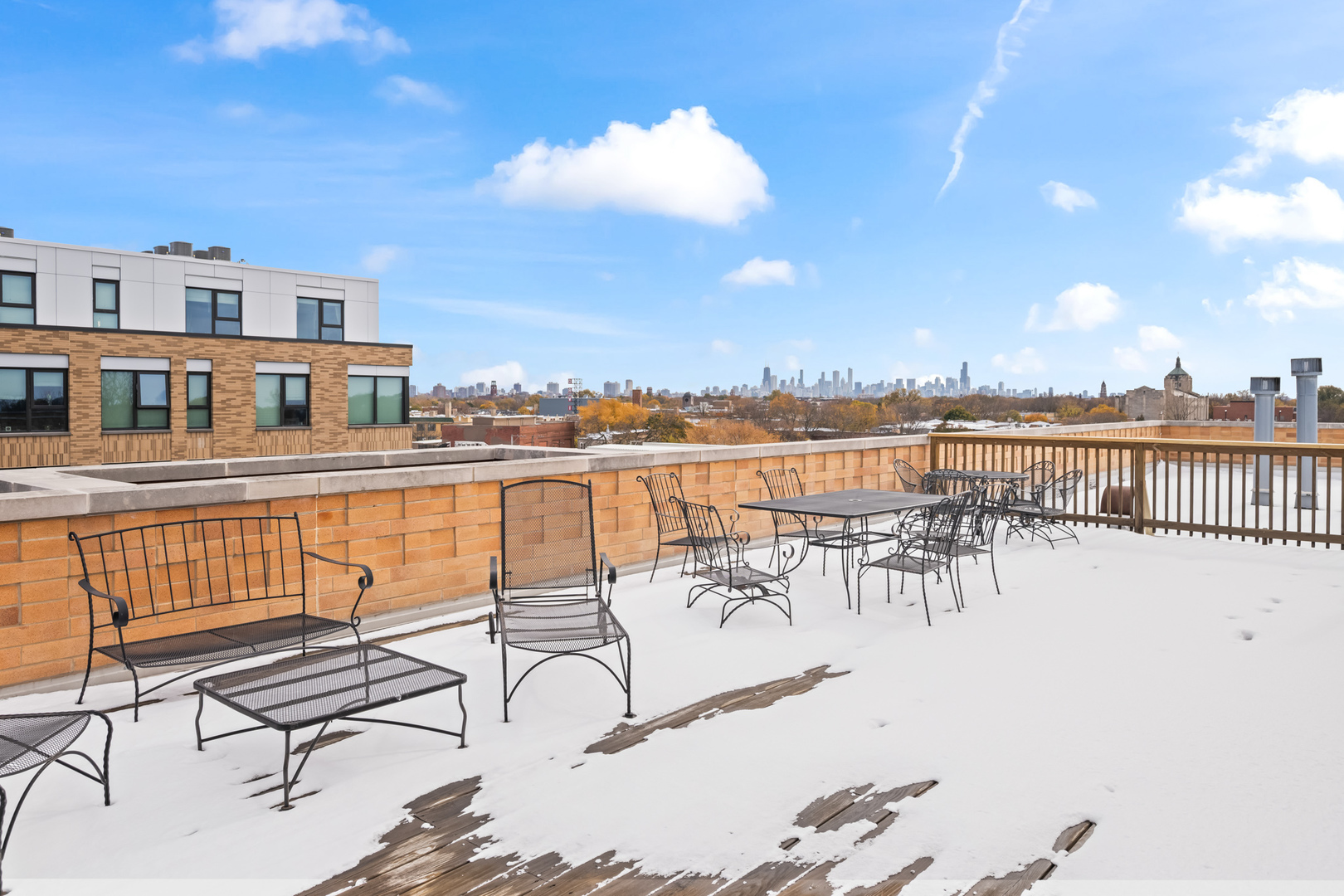 4700 N WESTERN Avenue Unit: 4B