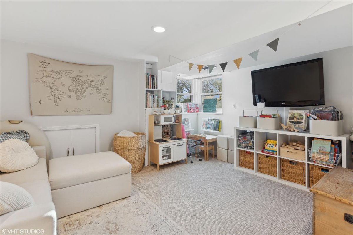 204 N EMERSON Street