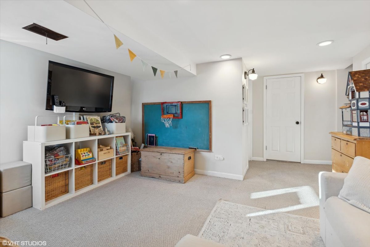 204 N EMERSON Street