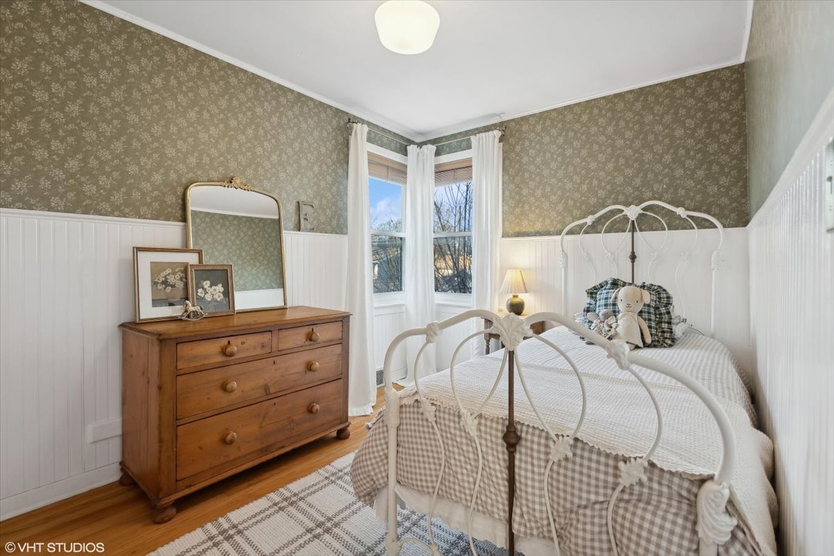 204 N EMERSON Street