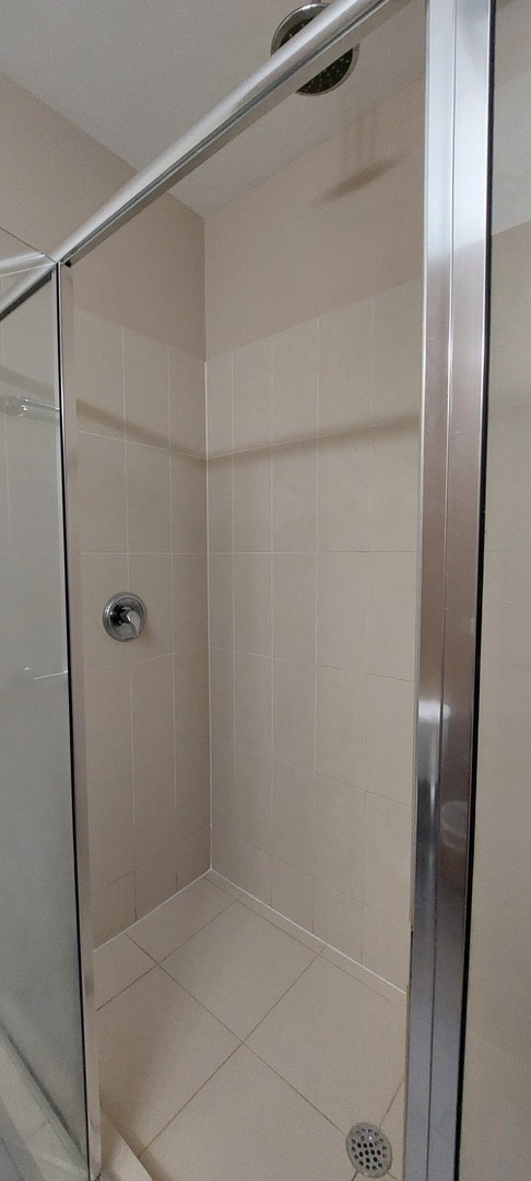 663 W Barry Avenue Unit: 2A