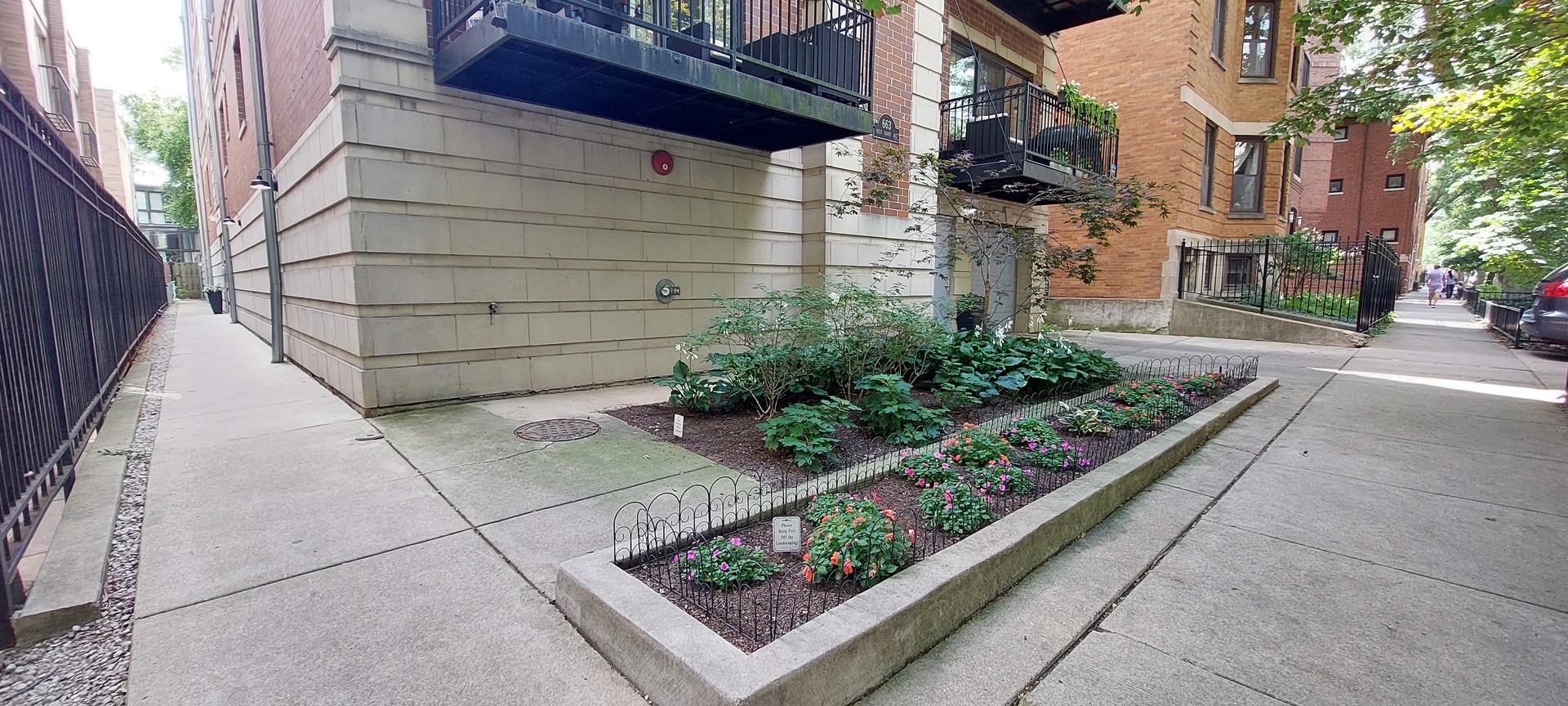 663 W Barry Avenue Unit: 2A