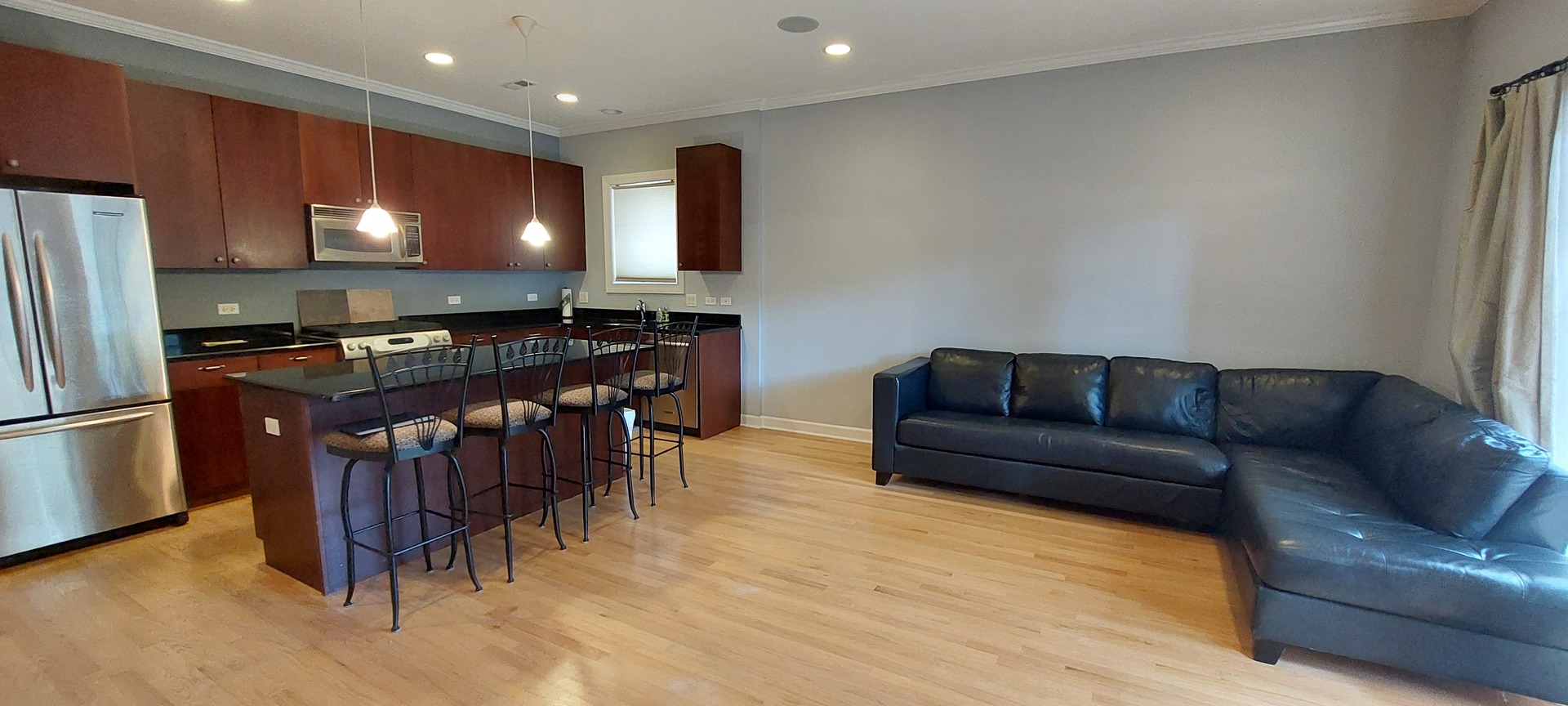 663 W Barry Avenue Unit: 2A