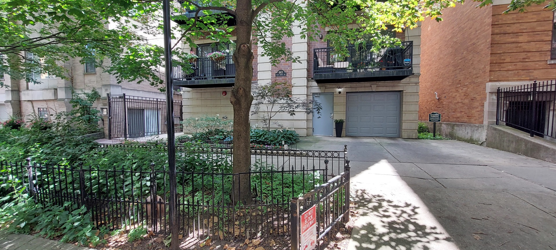 663 W Barry Avenue Unit: 2A