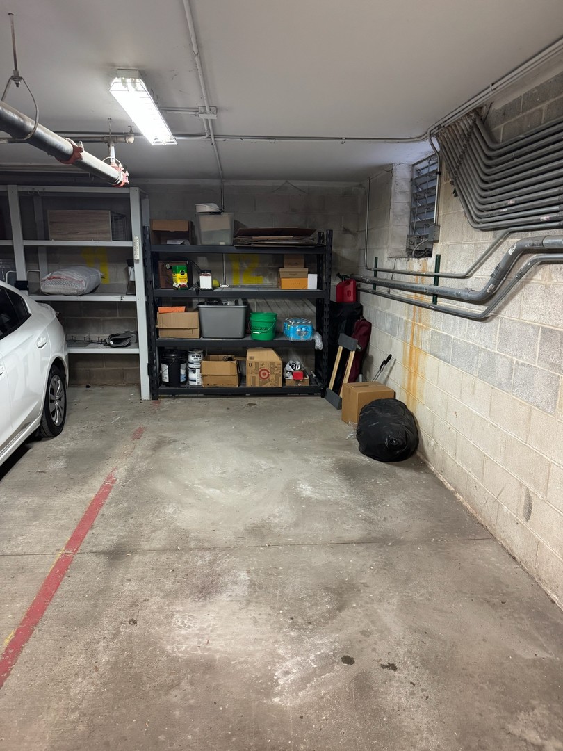 663 W Barry Avenue Unit: 2A