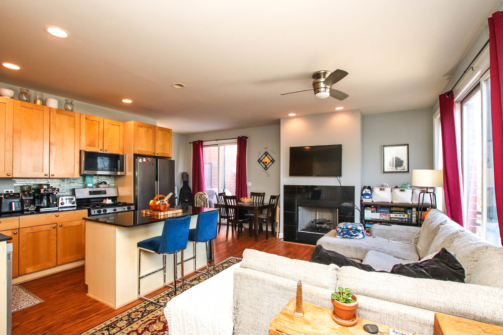 838 N Racine Avenue Unit: 302