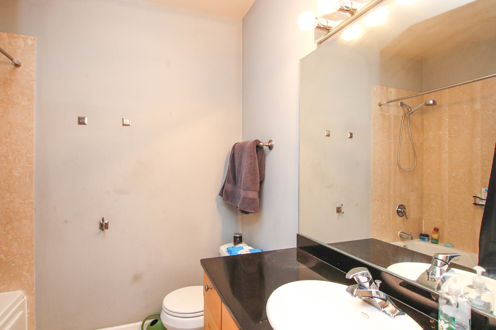 838 N Racine Avenue Unit: 302