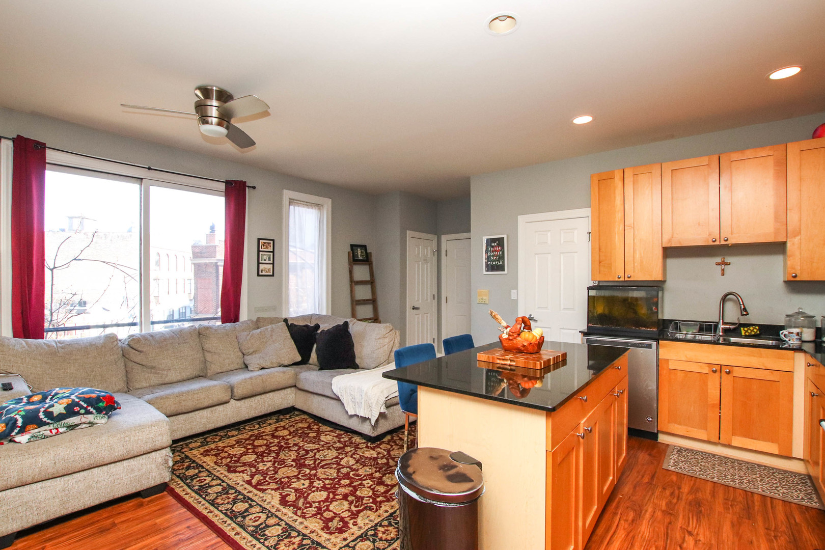 838 N Racine Avenue Unit: 302