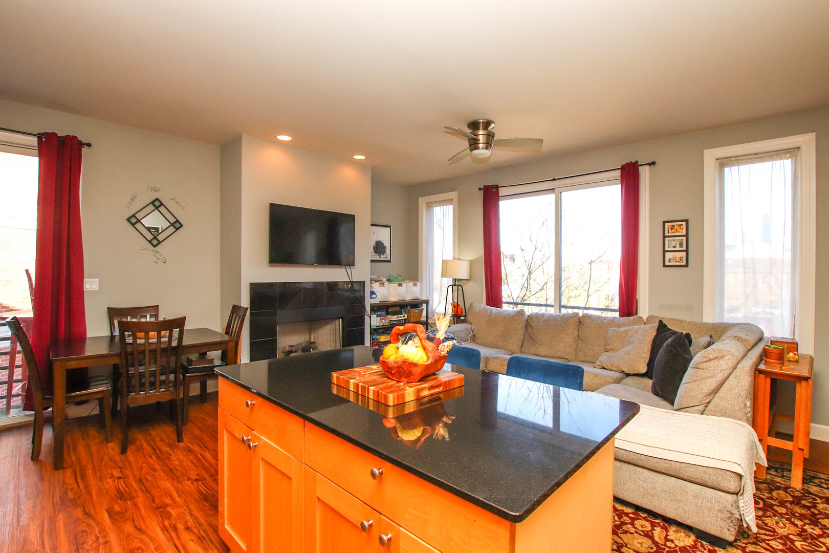 838 N Racine Avenue Unit: 302