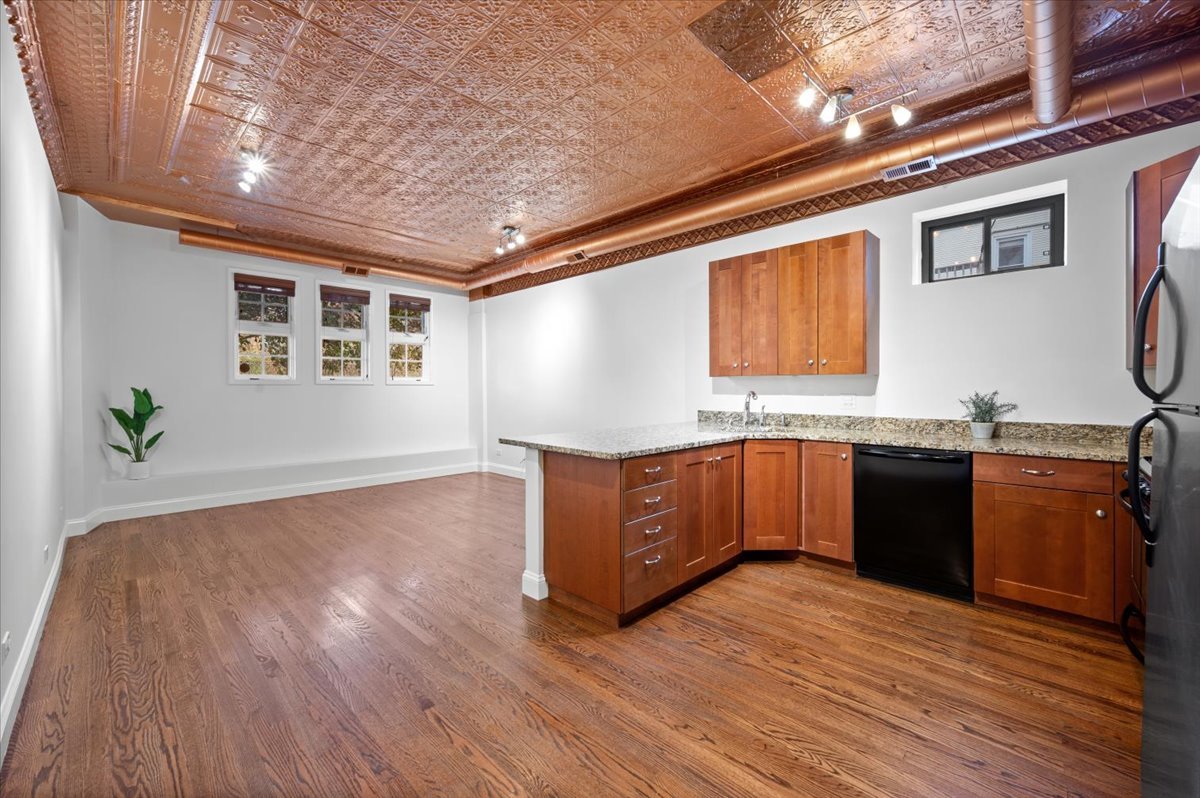 3212 N RAVENSWOOD Avenue Unit: 1