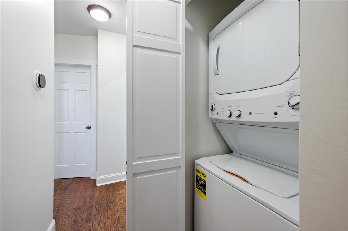 3212 N RAVENSWOOD Avenue Unit: 1