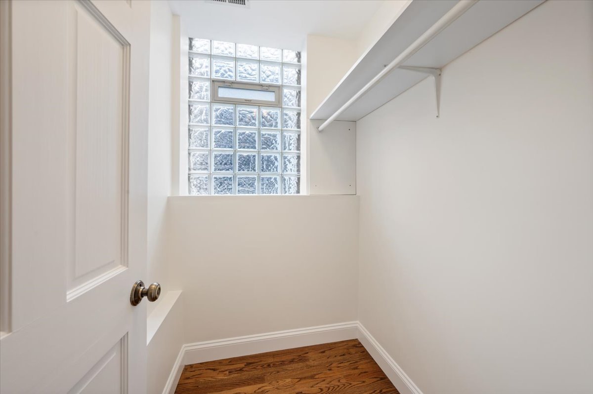 3212 N RAVENSWOOD Avenue Unit: 1