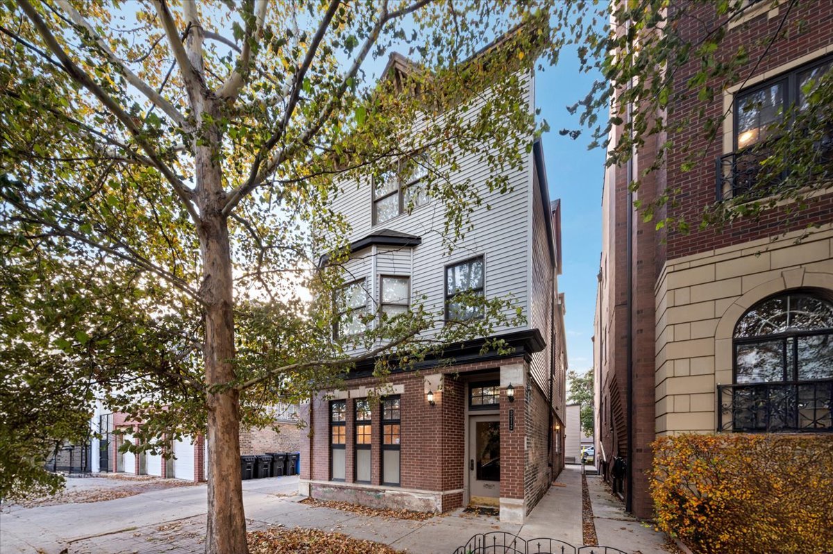 3212 N RAVENSWOOD Avenue Unit: 1