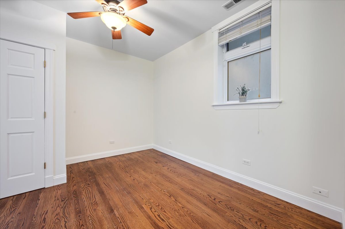 3212 N RAVENSWOOD Avenue Unit: 1