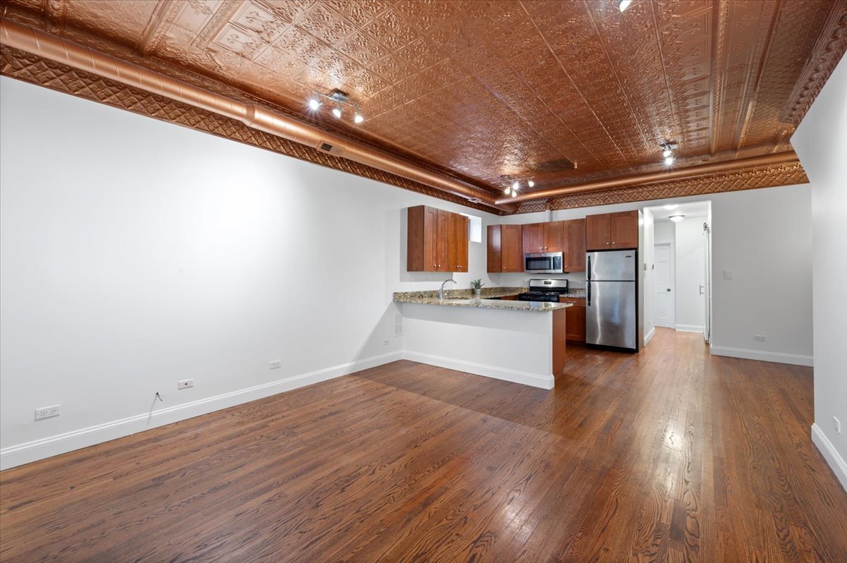 3212 N RAVENSWOOD Avenue Unit: 1