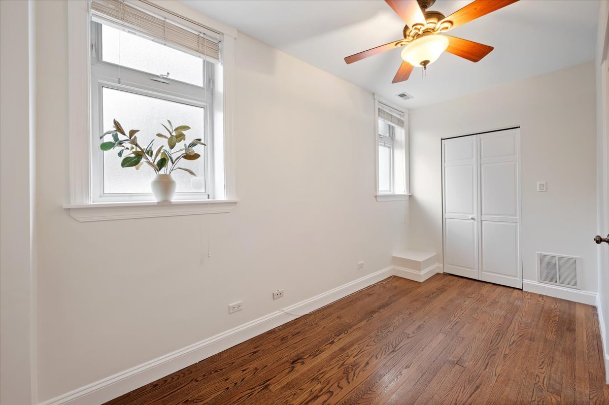 3212 N RAVENSWOOD Avenue Unit: 1