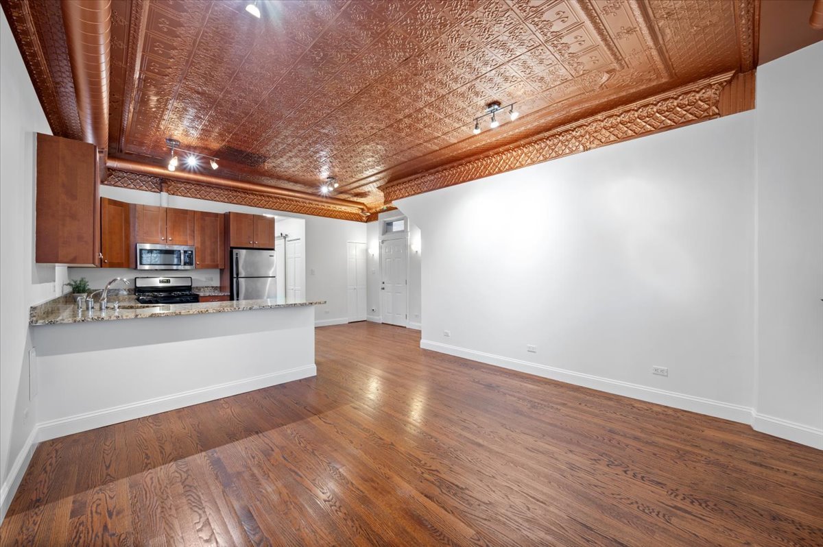 3212 N RAVENSWOOD Avenue Unit: 1