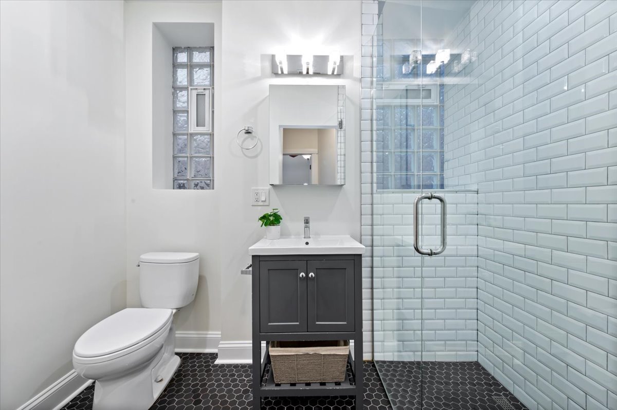 3212 N RAVENSWOOD Avenue Unit: 1