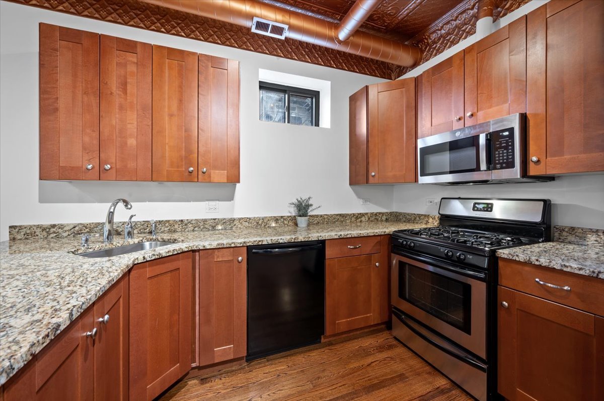 3212 N RAVENSWOOD Avenue Unit: 1