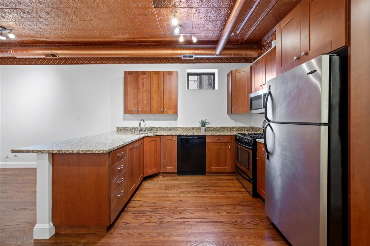 3212 N RAVENSWOOD Avenue Unit: 1