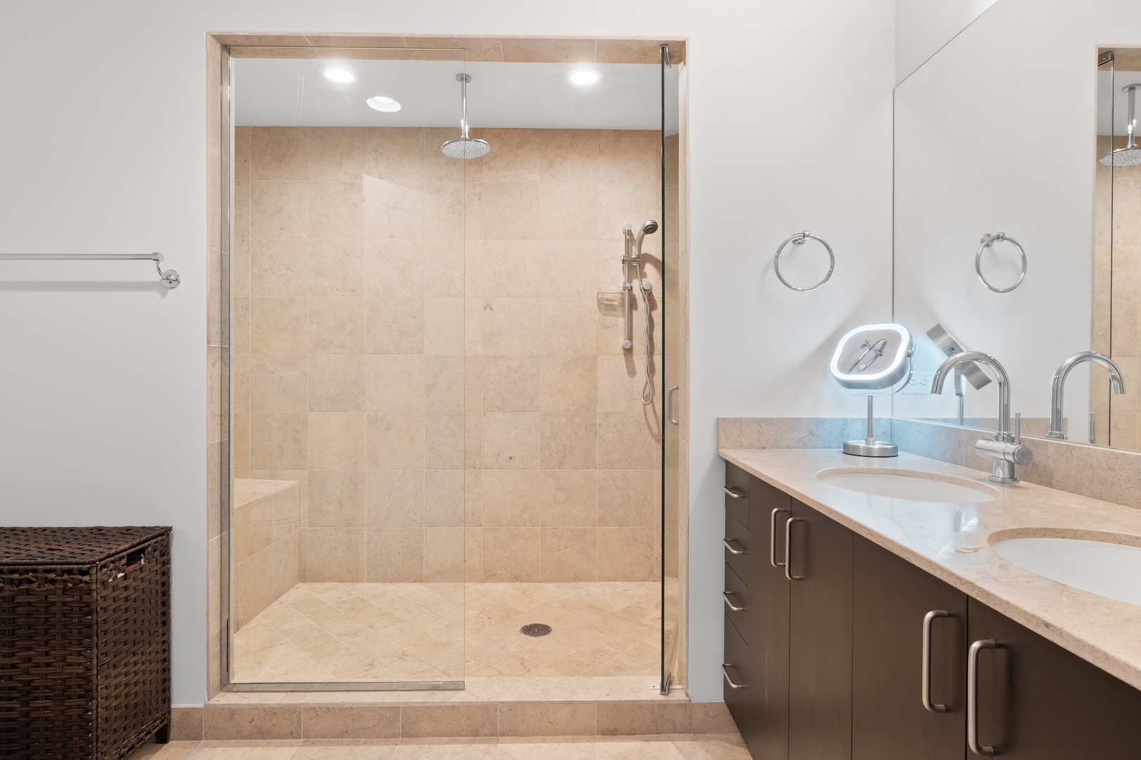 150 W Superior Street Unit: 802