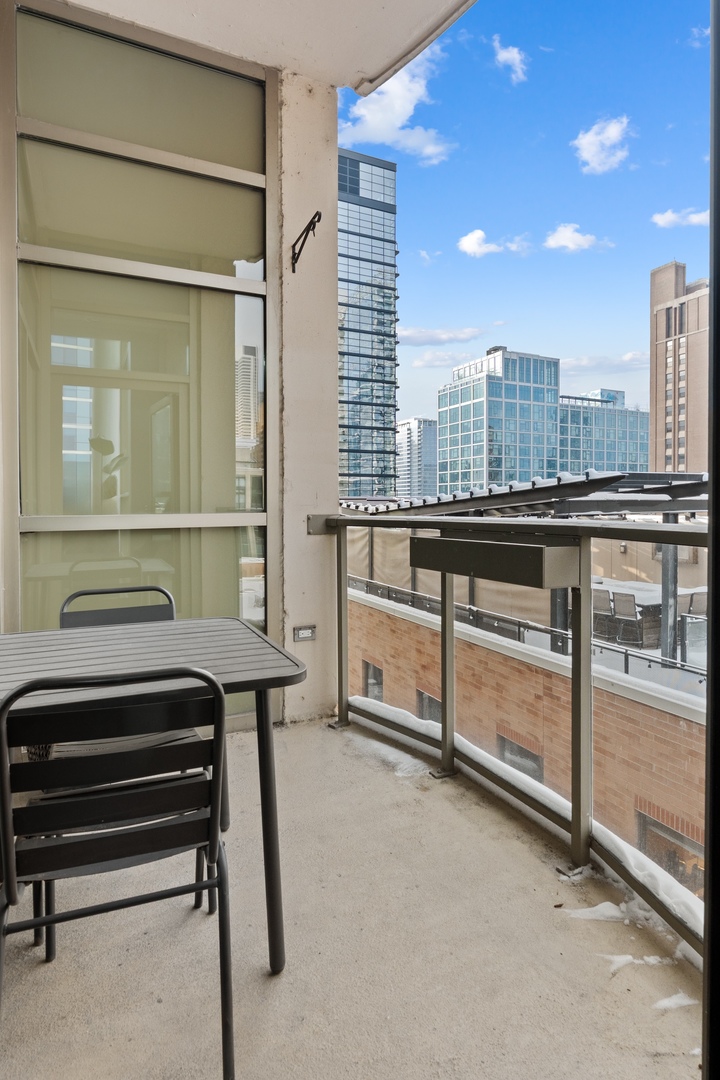 150 W Superior Street Unit: 802