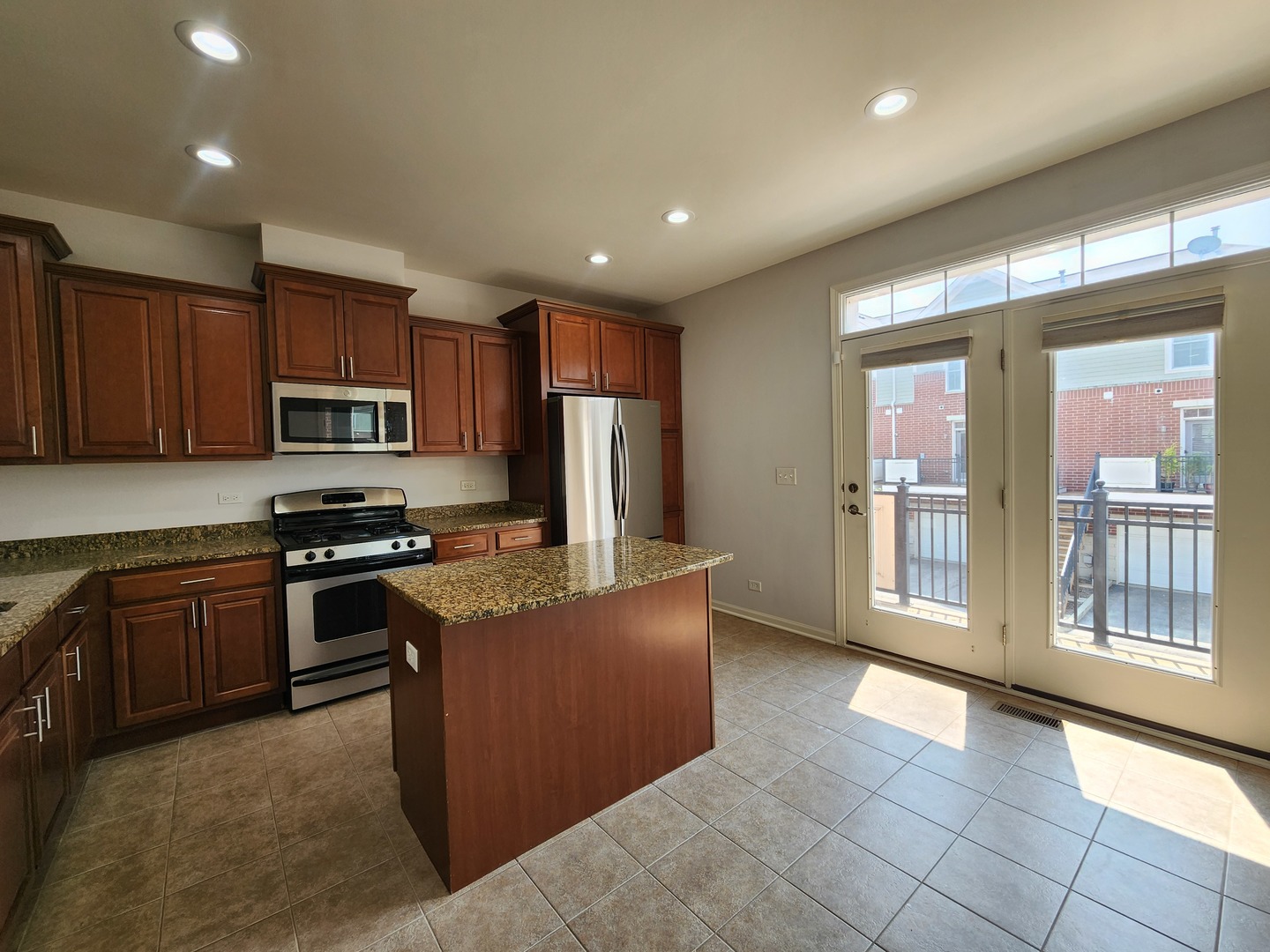 208 W HYDE Street Unit: 0