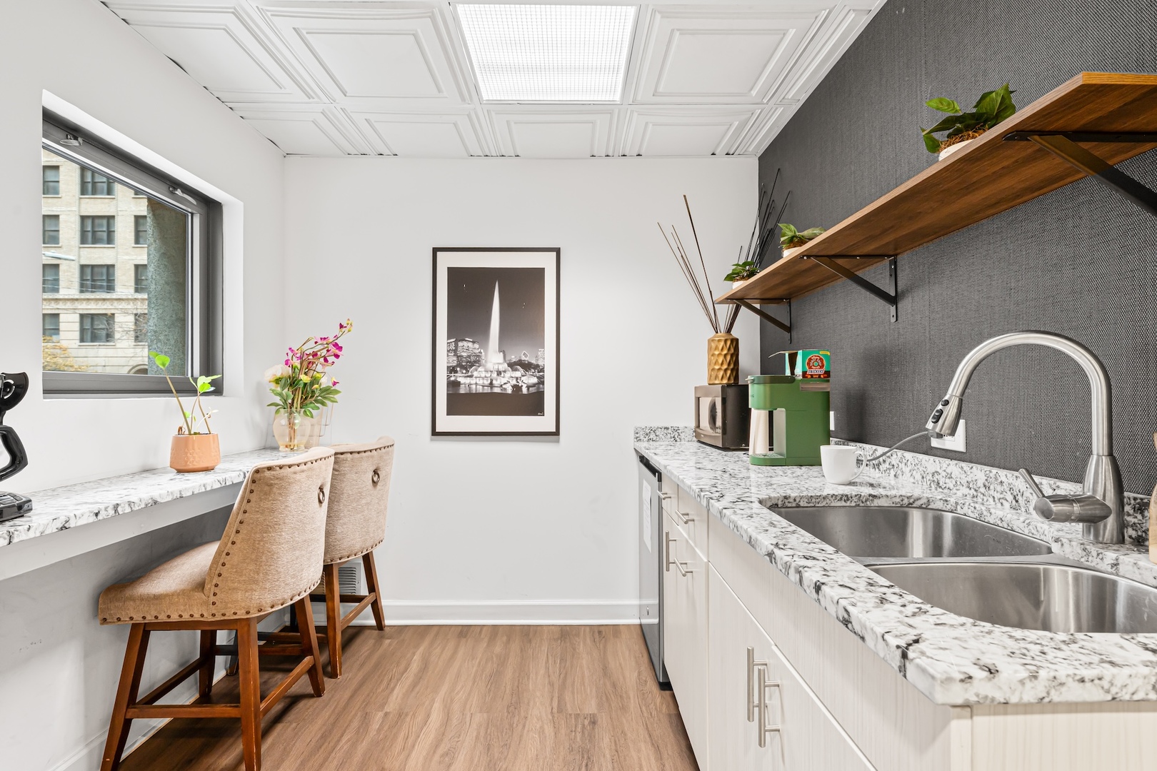 253 E DELAWARE Place Unit: 14D