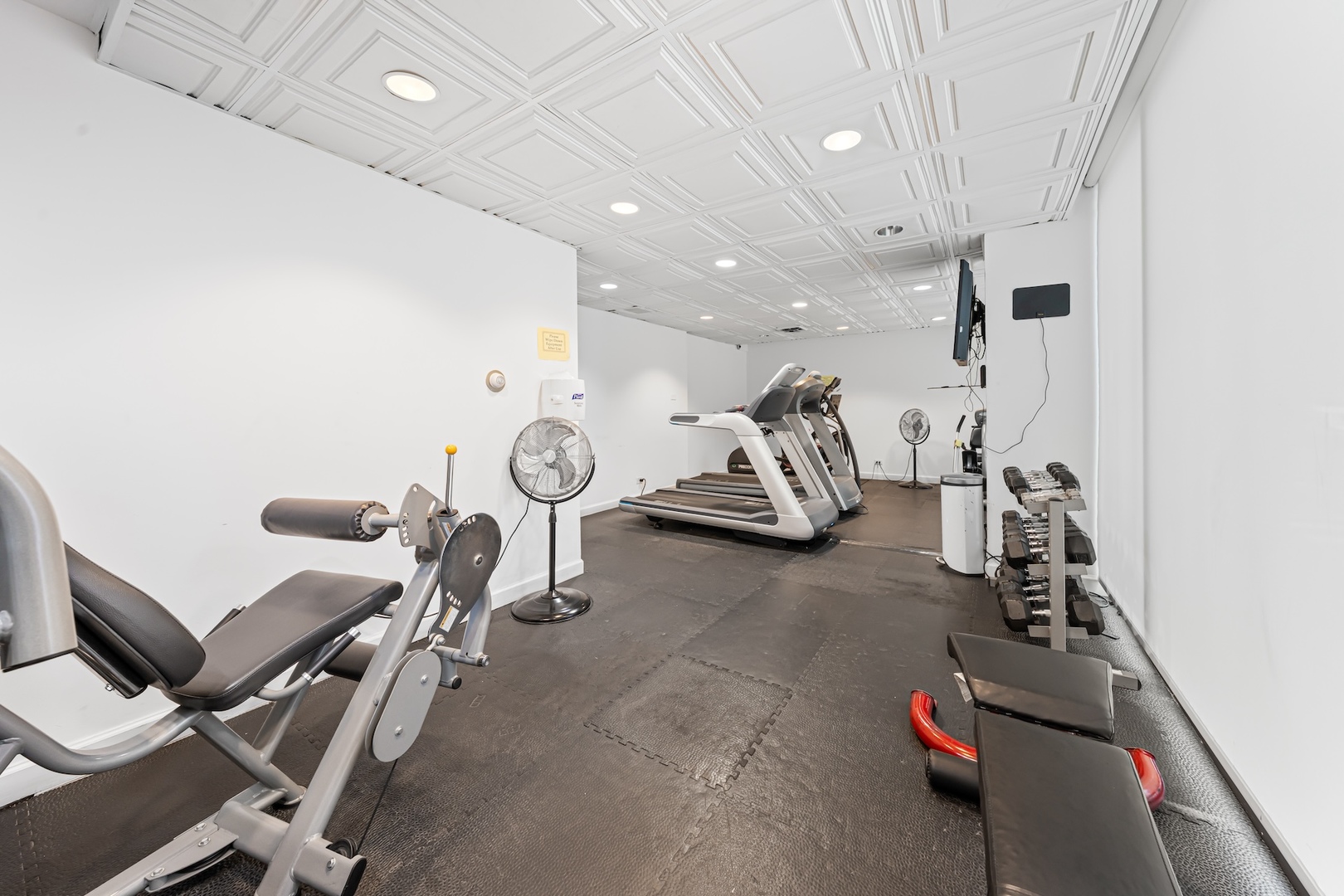 253 E DELAWARE Place Unit: 14D