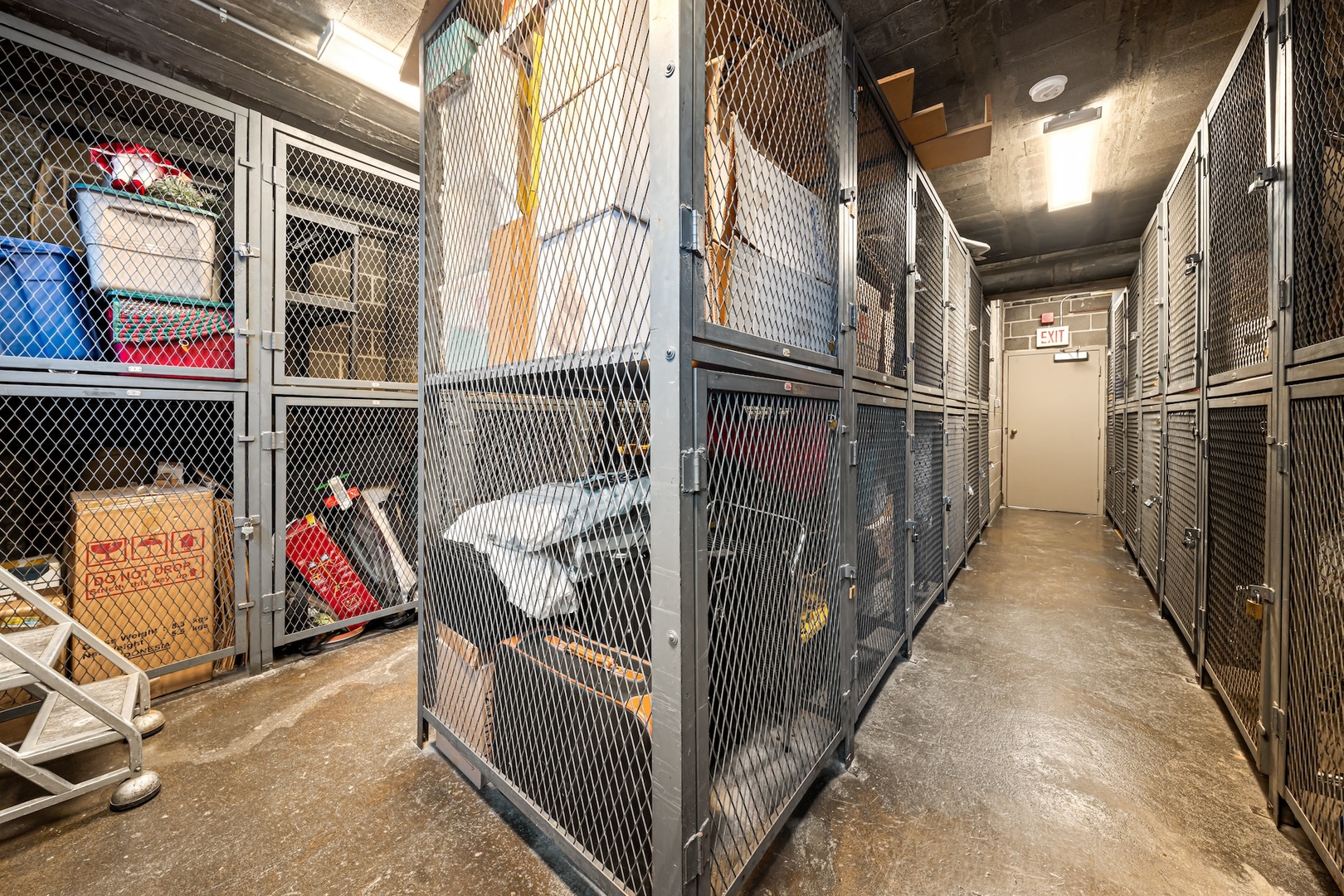 253 E DELAWARE Place Unit: 14D