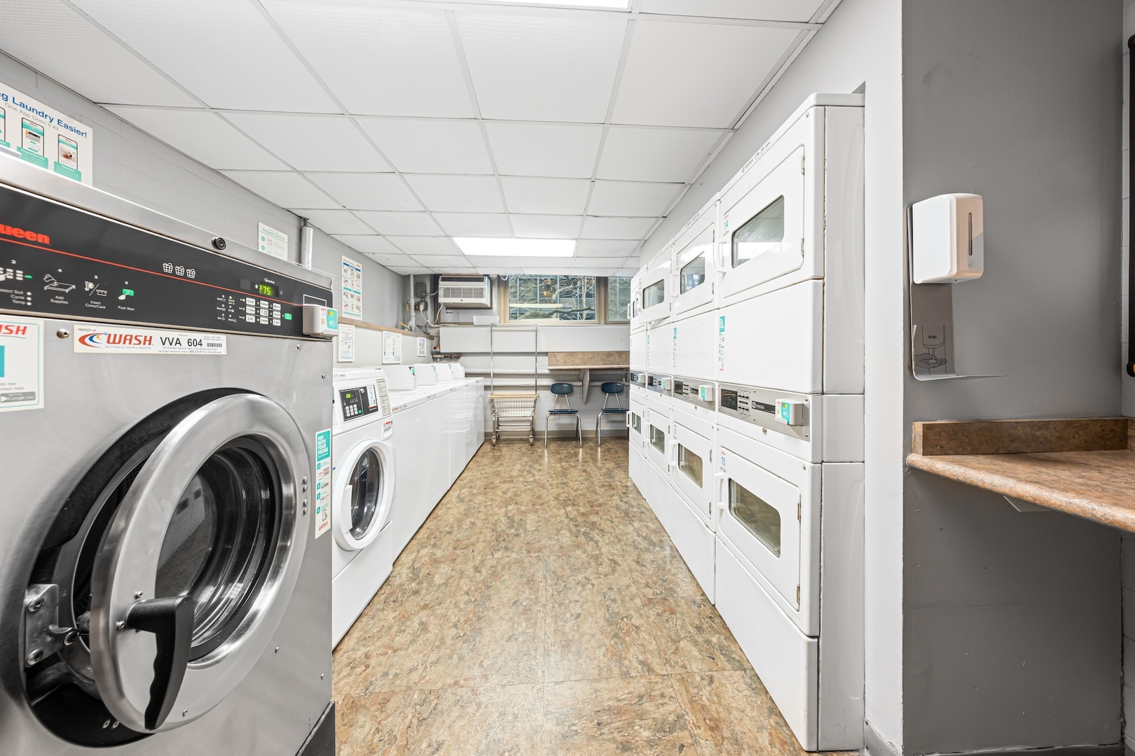 253 E DELAWARE Place Unit: 14D