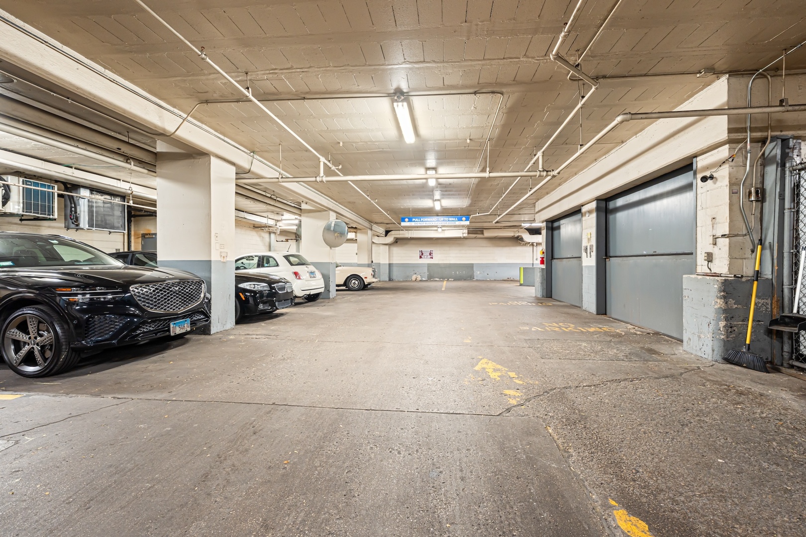 253 E DELAWARE Place Unit: 14D