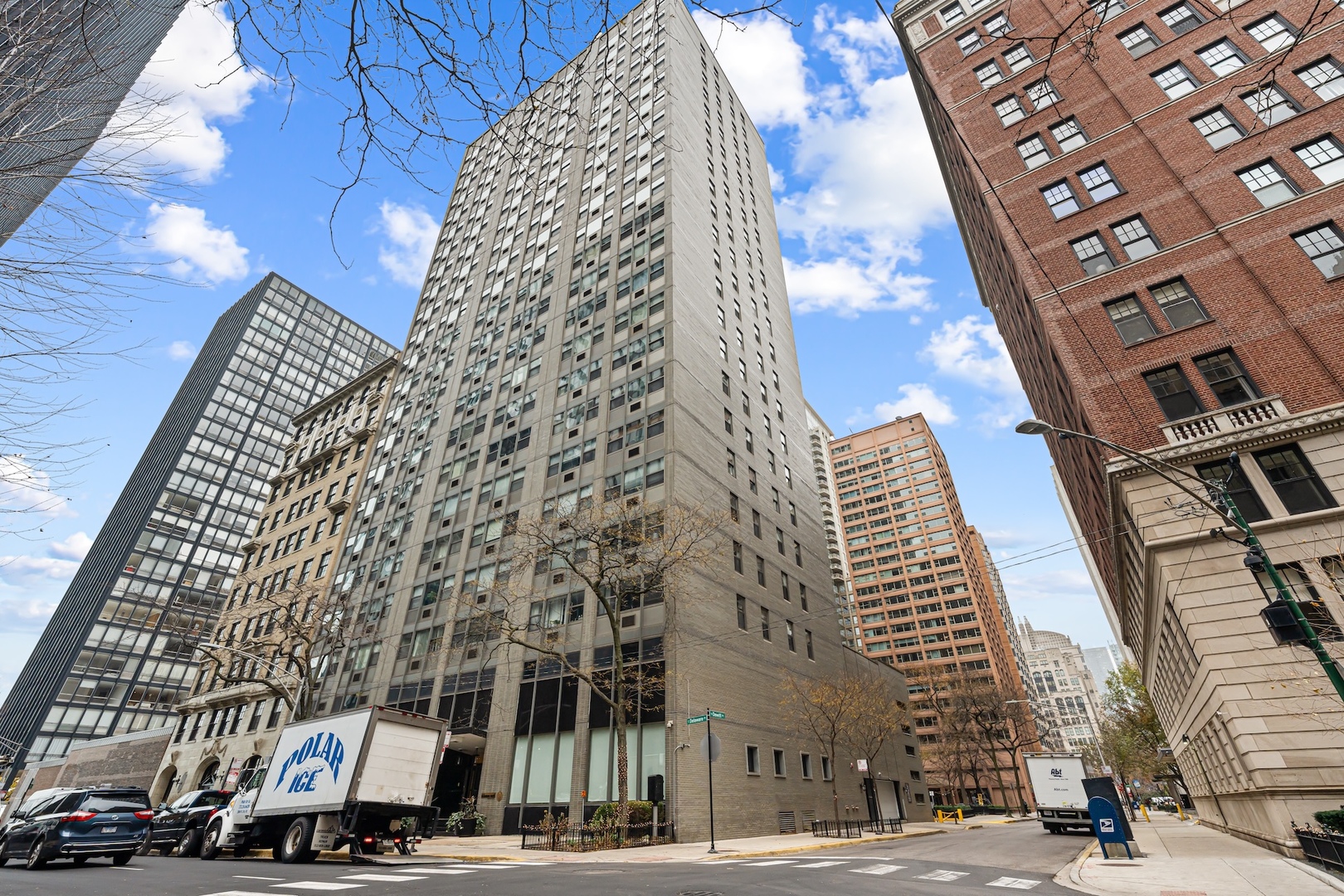 253 E DELAWARE Place Unit: 14D