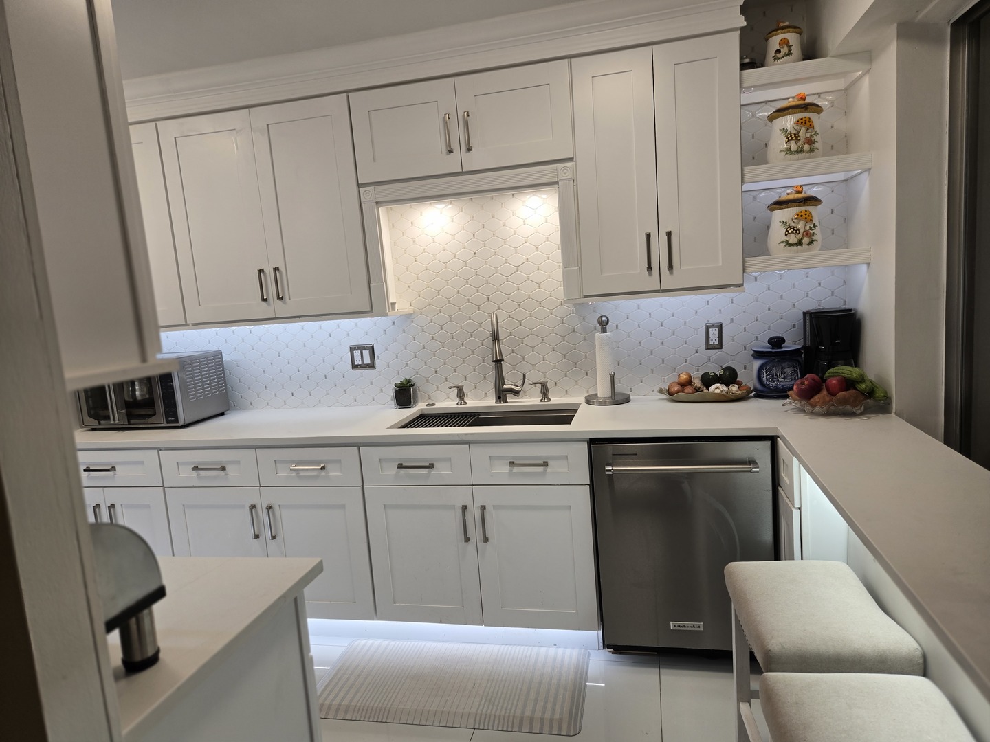 6933 N Kedzie Avenue Unit: 1209