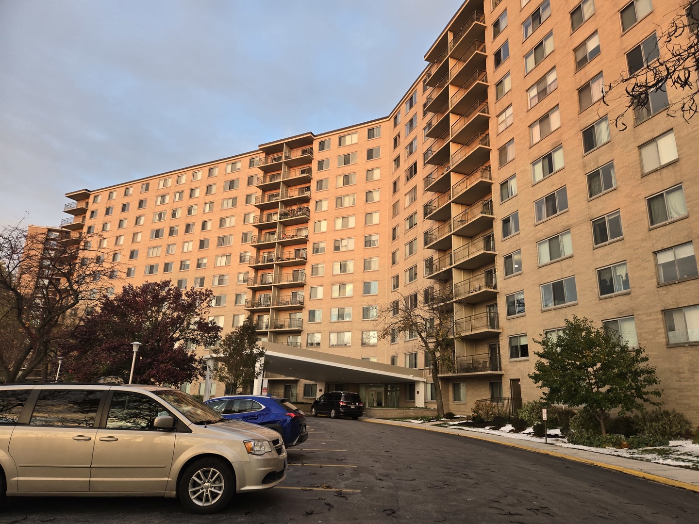 6933 N Kedzie Avenue Unit: 1209
