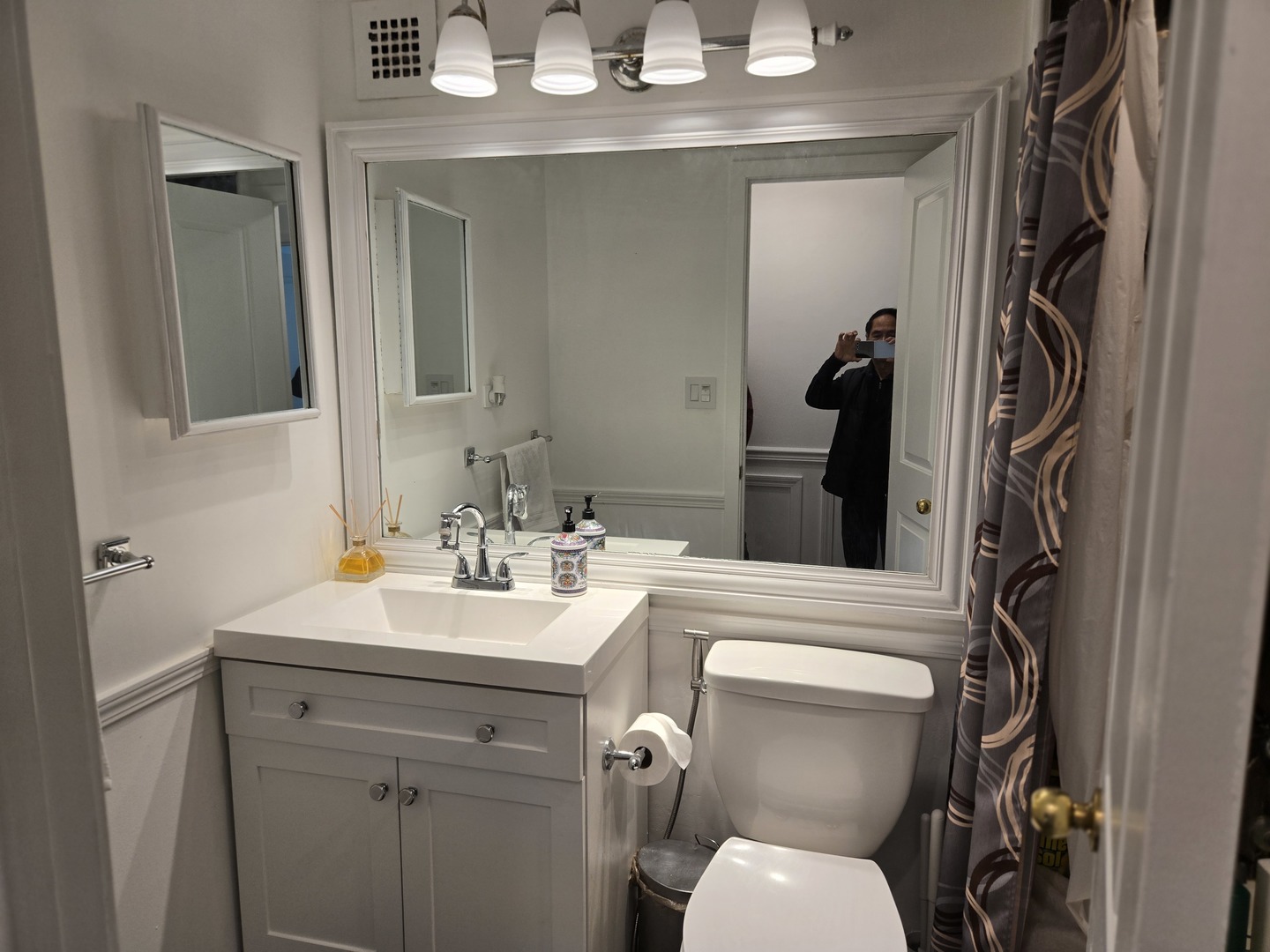 6933 N Kedzie Avenue Unit: 1209