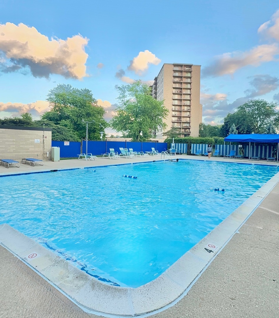 6933 N Kedzie Avenue Unit: 1209