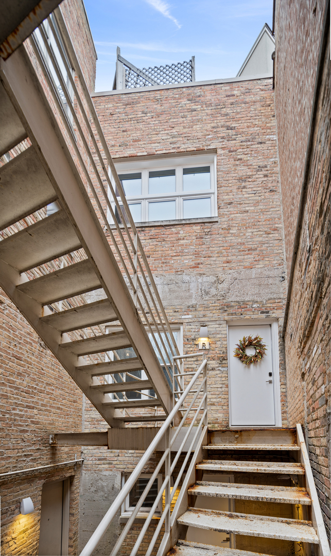 2828 N Talman Avenue Unit: R