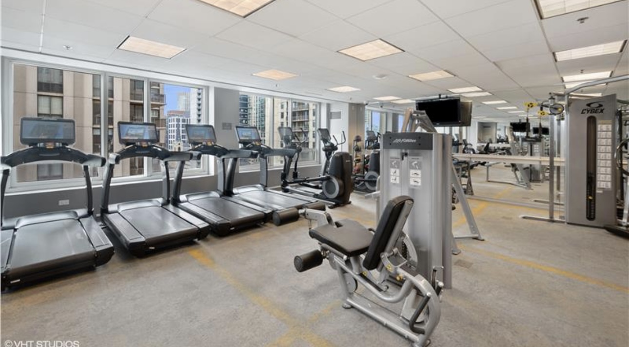 33 W ONTARIO Street Unit: 34EN