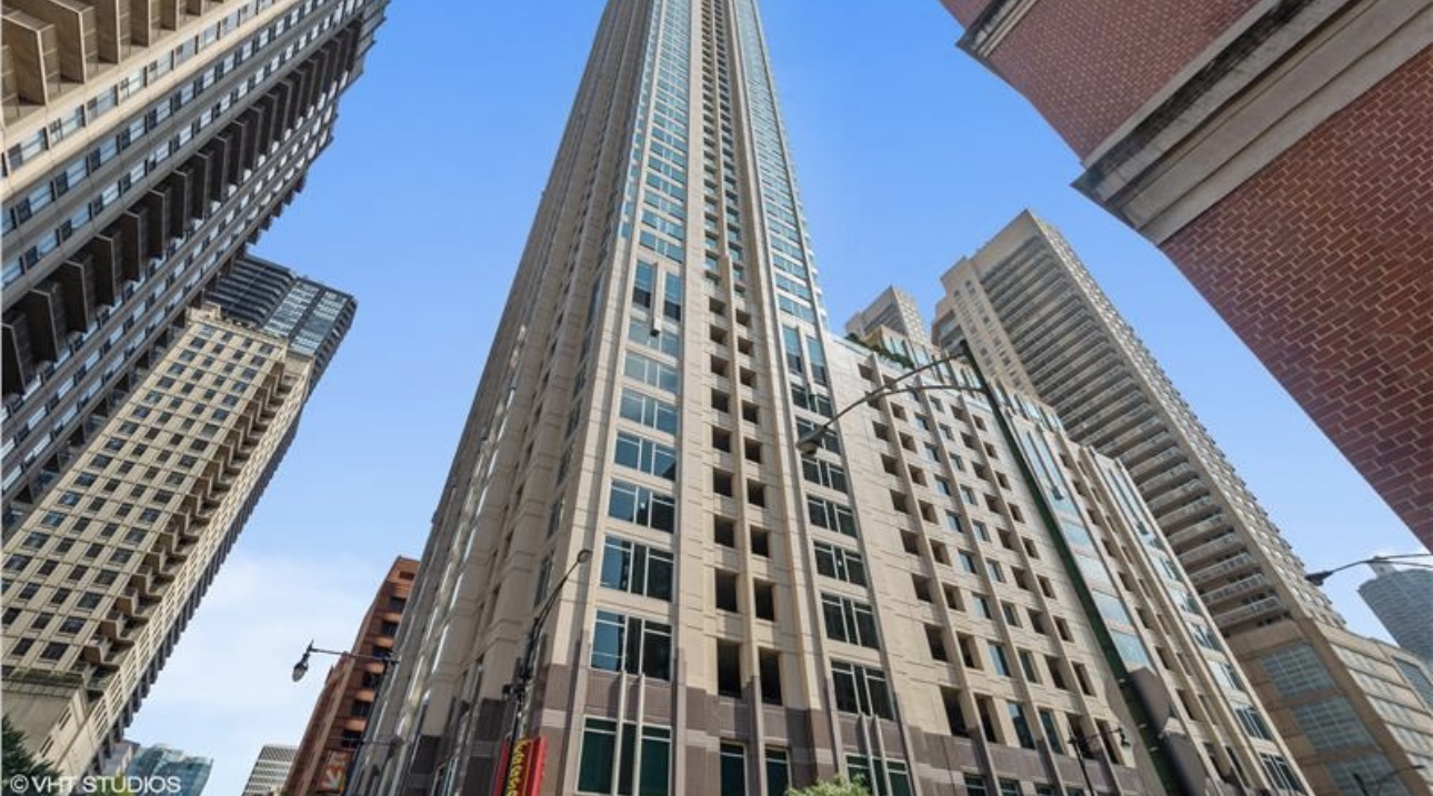 33 W ONTARIO Street Unit: 34EN