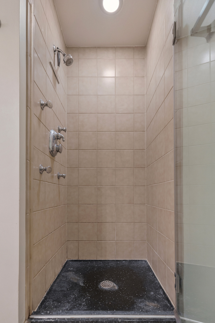 125 E 13TH Street Unit: 1002