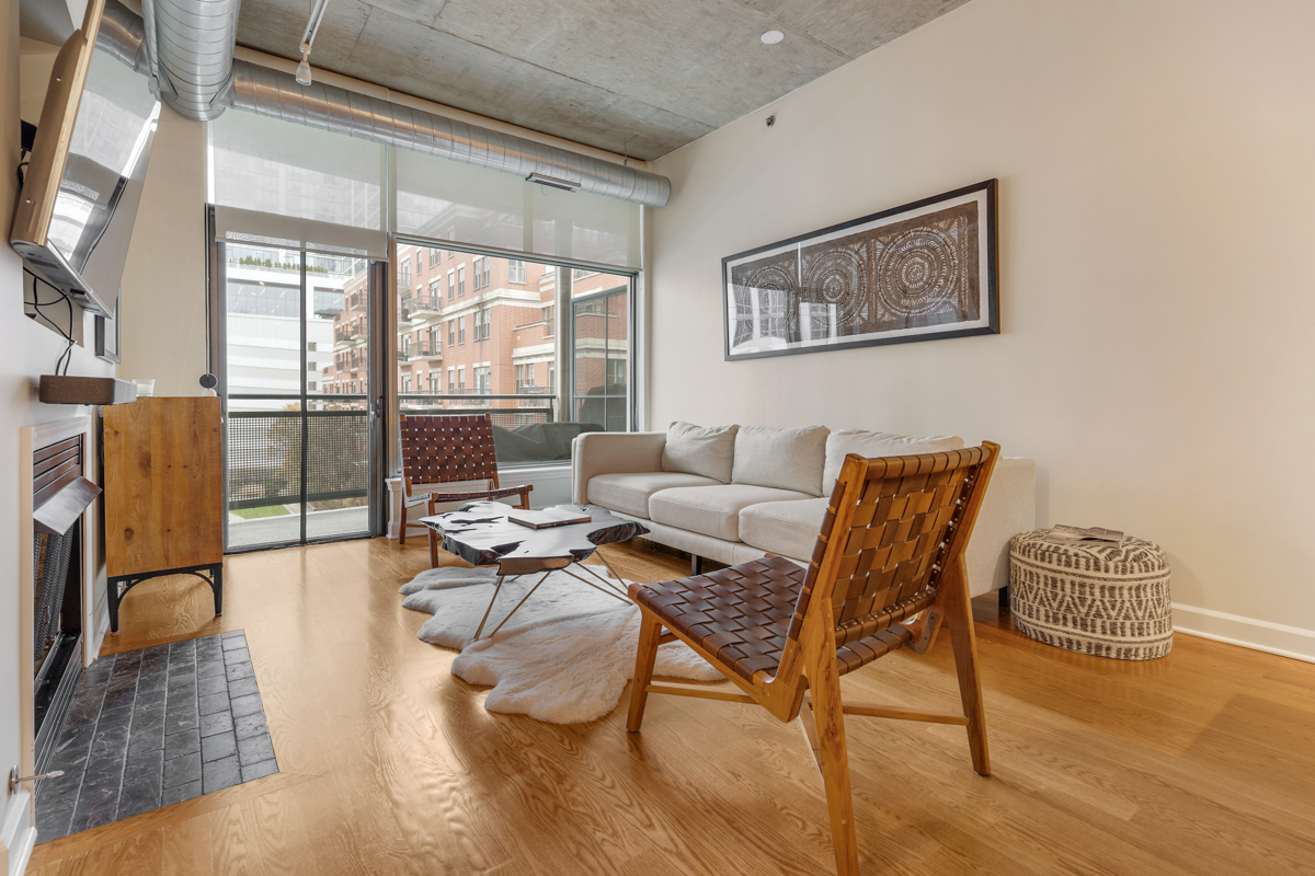 125 E 13TH Street Unit: 1002