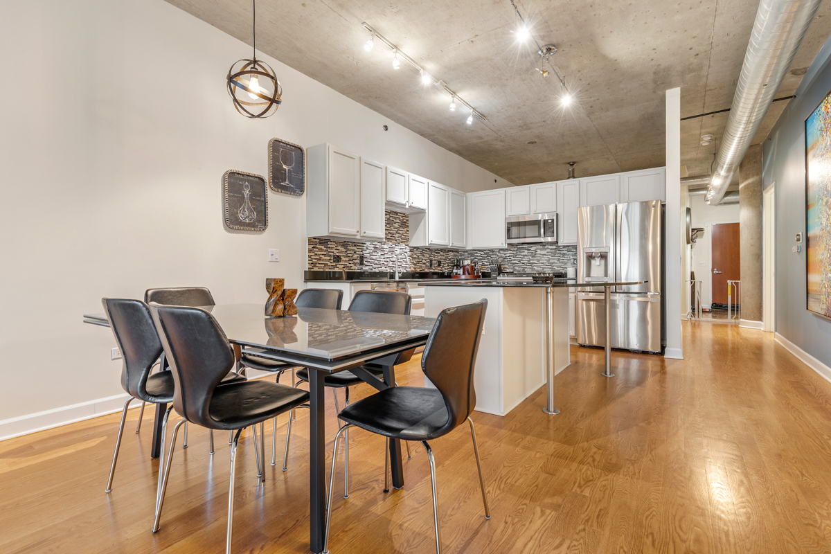 125 E 13TH Street Unit: 1002