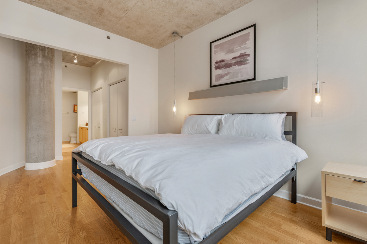 125 E 13TH Street Unit: 1002