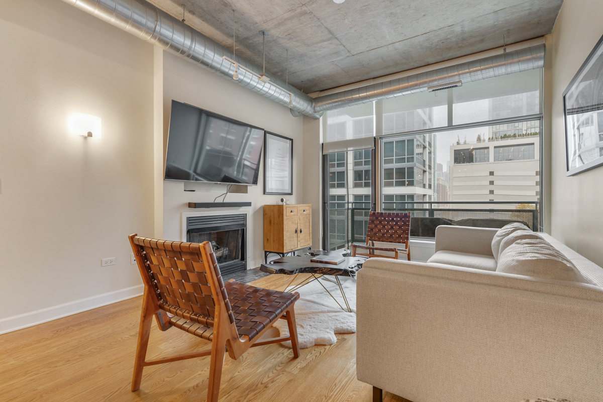 125 E 13TH Street Unit: 1002