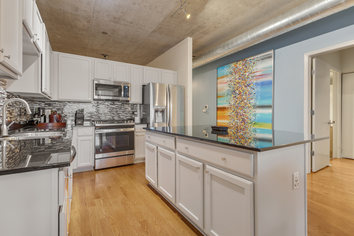 125 E 13TH Street Unit: 1002