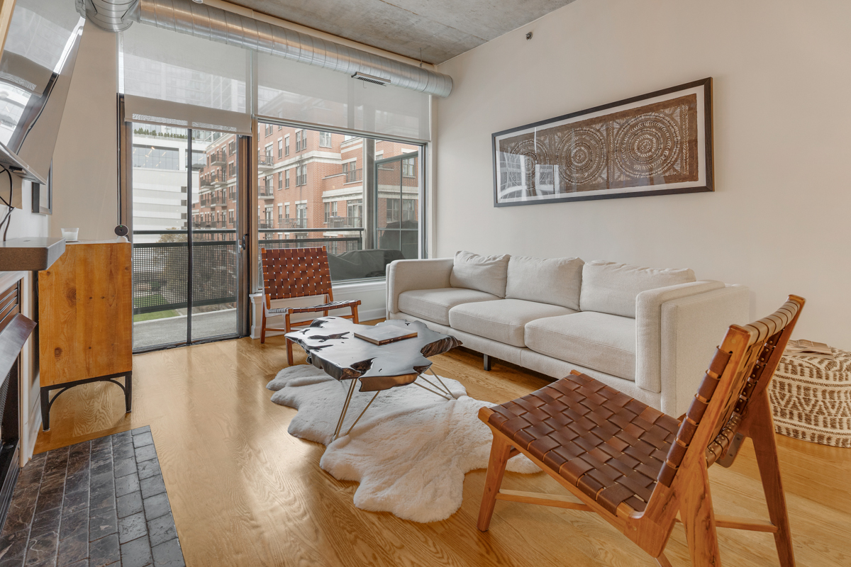 125 E 13TH Street Unit: 1002