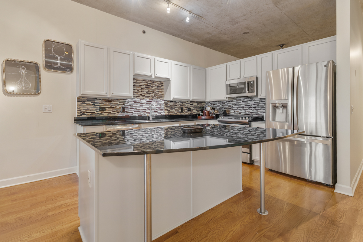 125 E 13TH Street Unit: 1002