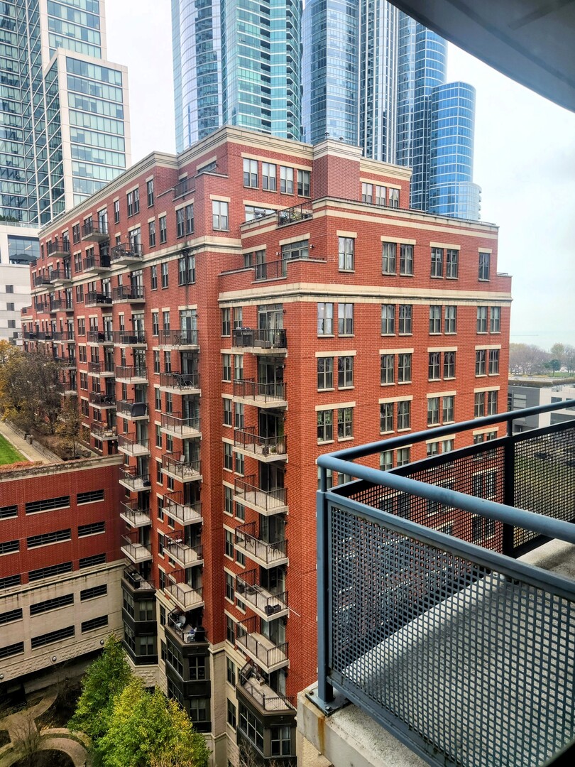 125 E 13TH Street Unit: 1002