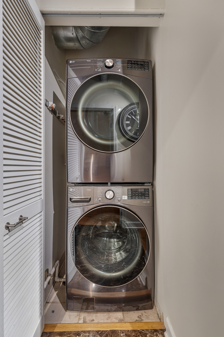 125 E 13TH Street Unit: 1002